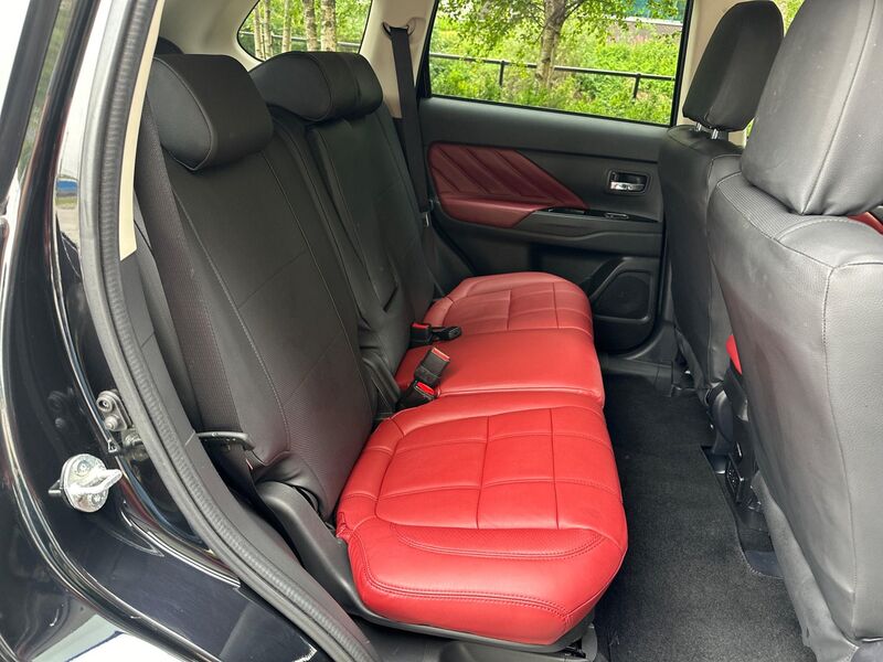 MITSUBISHI OUTLANDER