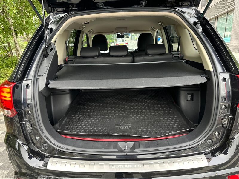 MITSUBISHI OUTLANDER