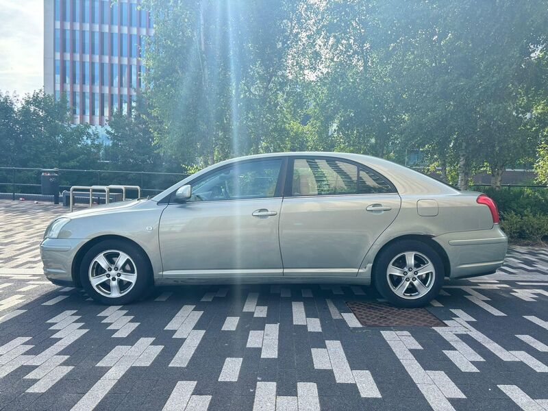 TOYOTA AVENSIS