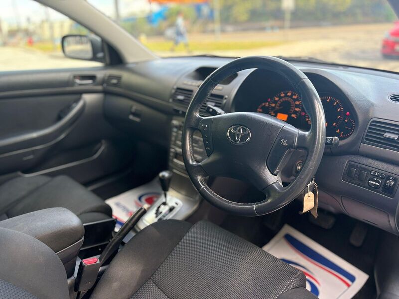 TOYOTA AVENSIS