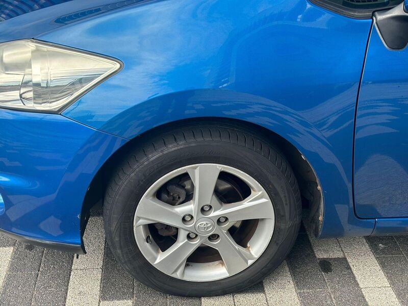 TOYOTA AURIS