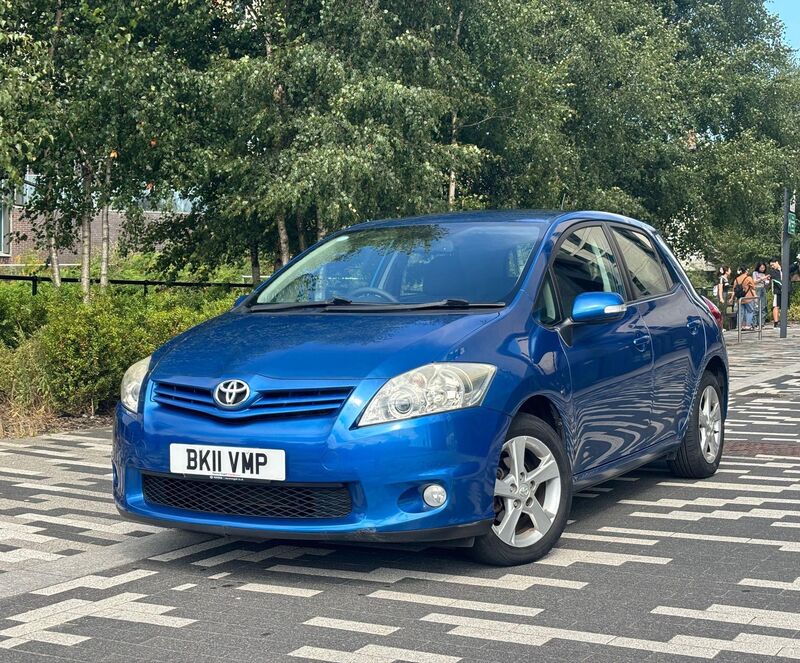TOYOTA AURIS