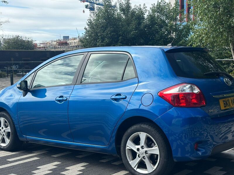 TOYOTA AURIS