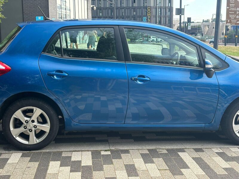 TOYOTA AURIS