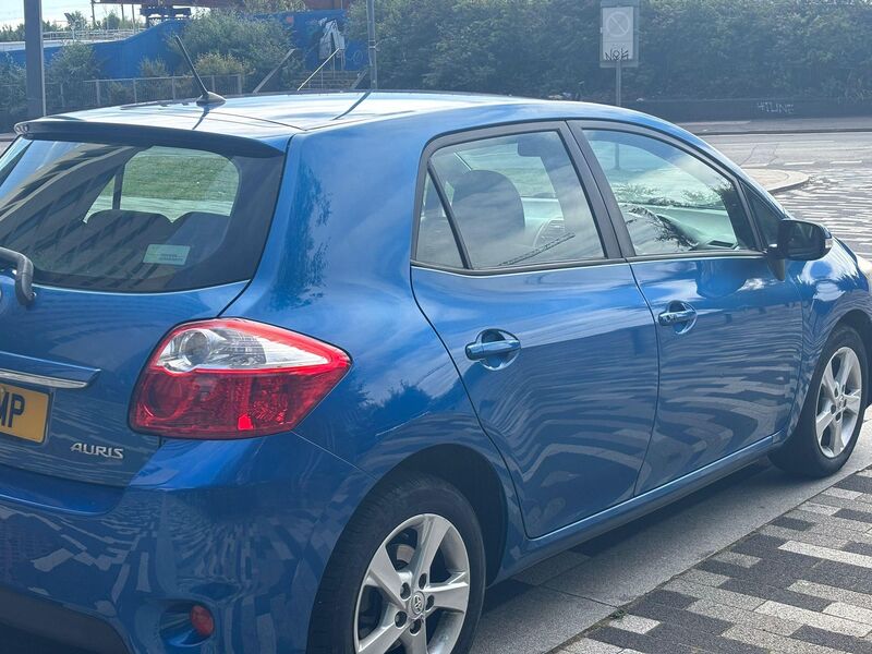 TOYOTA AURIS
