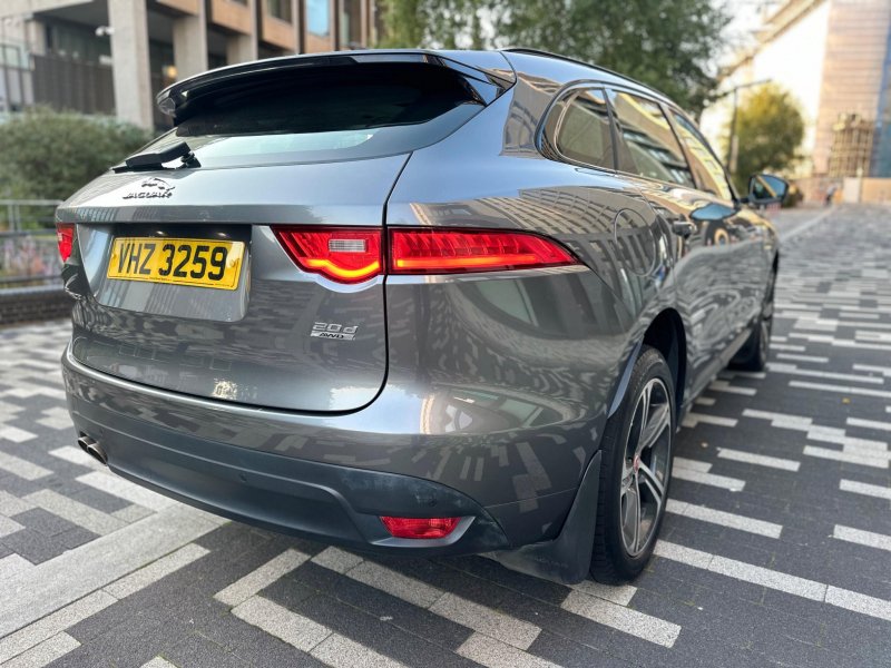 JAGUAR F-PACE