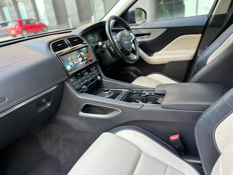 JAGUAR F-PACE