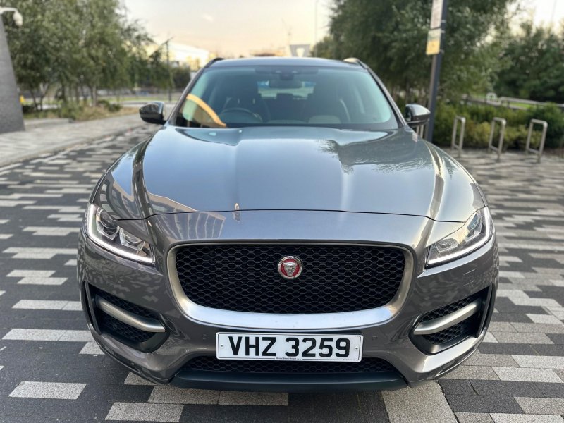 JAGUAR F-PACE