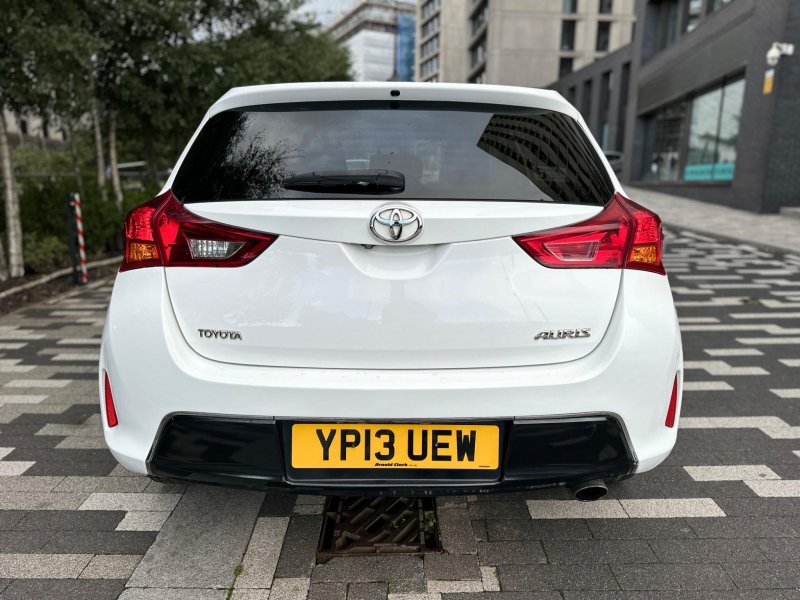 TOYOTA AURIS