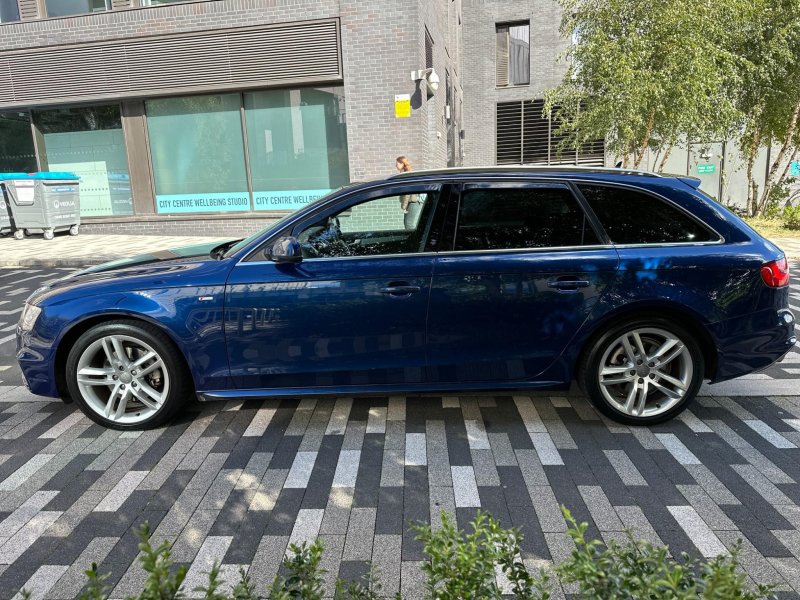 AUDI A4 AVANT