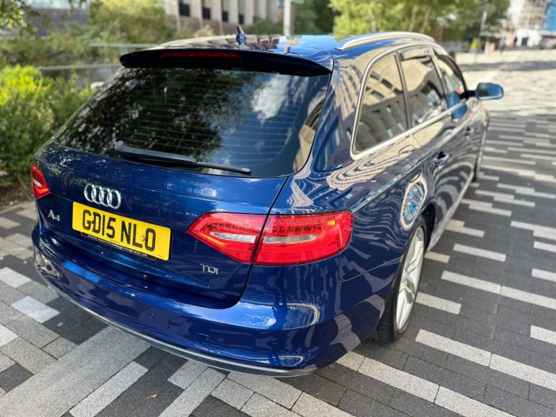 AUDI A4 AVANT
