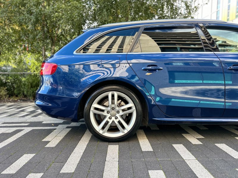 AUDI A4 AVANT