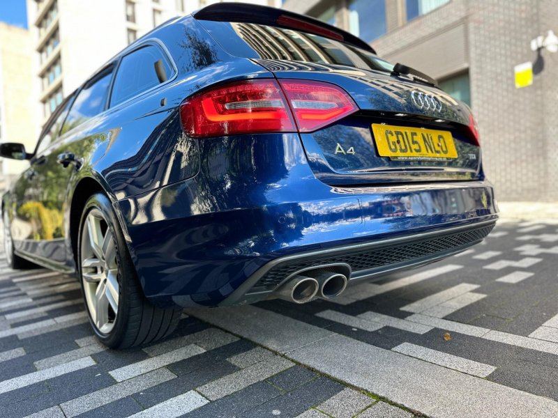 AUDI A4 AVANT