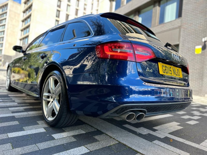 AUDI A4 AVANT