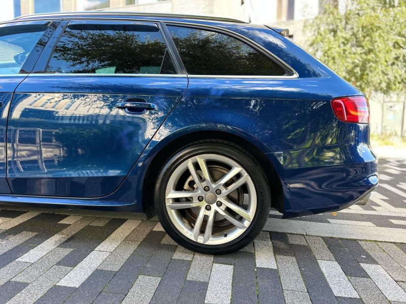 AUDI A4 AVANT