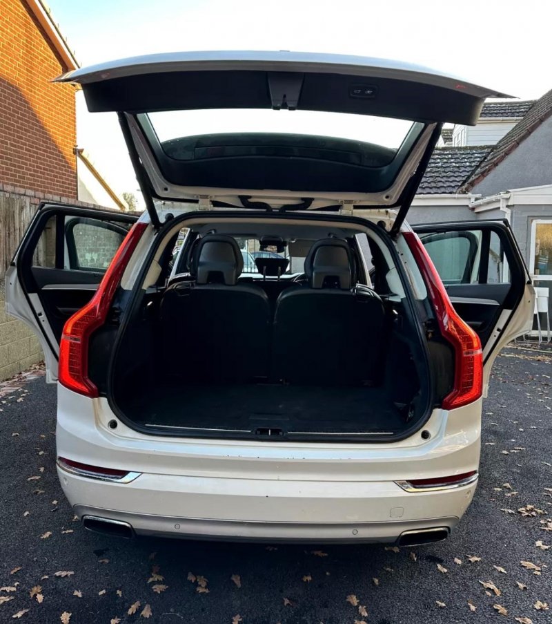 VOLVO XC90