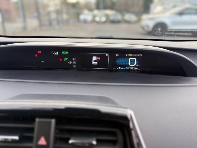 TOYOTA PRIUS