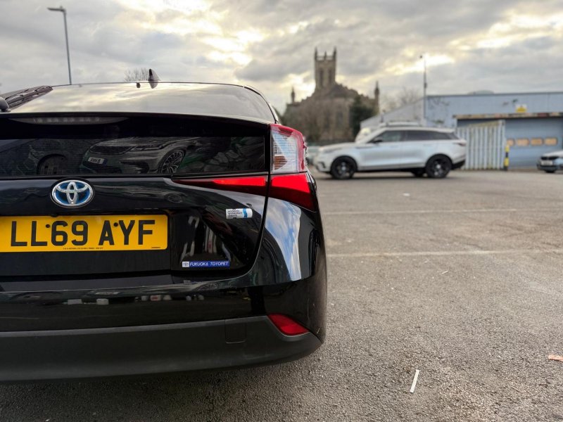 TOYOTA PRIUS
