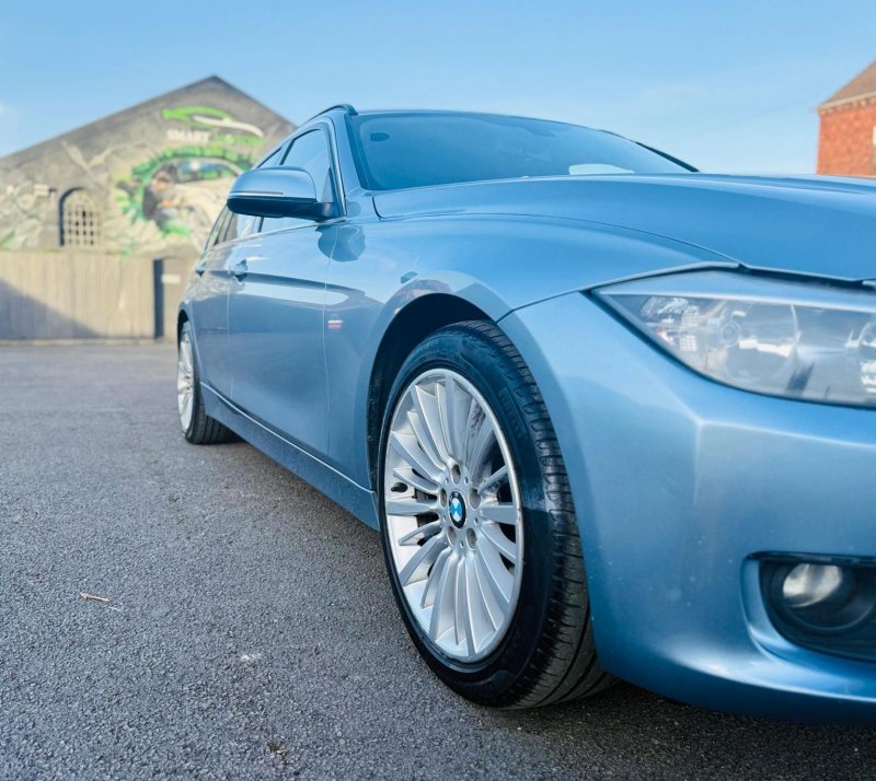 BMW 3 SERIES