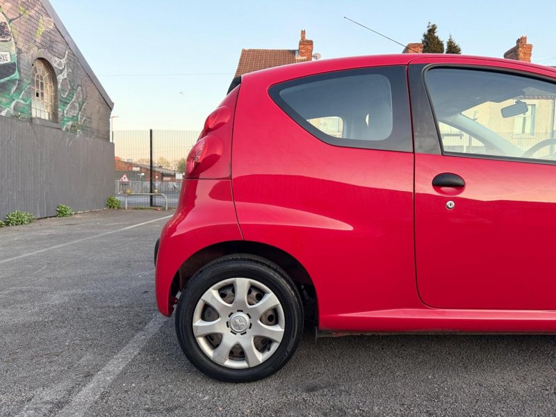 PEUGEOT 107