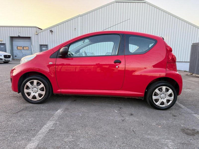 PEUGEOT 107