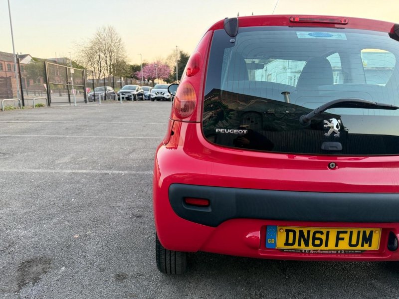 PEUGEOT 107